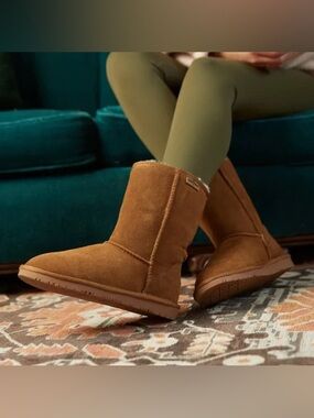Minnetonka Olympia short boot